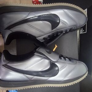 Nike Men's Metallic Silver and Black Sneakers